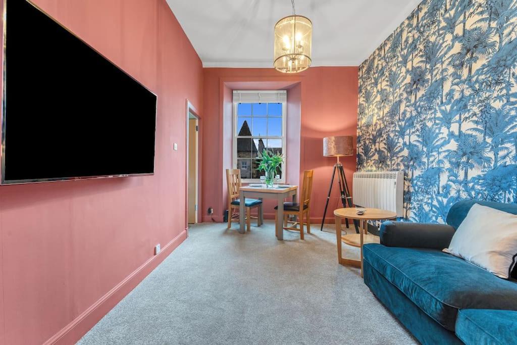 Boutique Modern Royal Mile Apartment Sleeps 4 Единбург Екстериор снимка