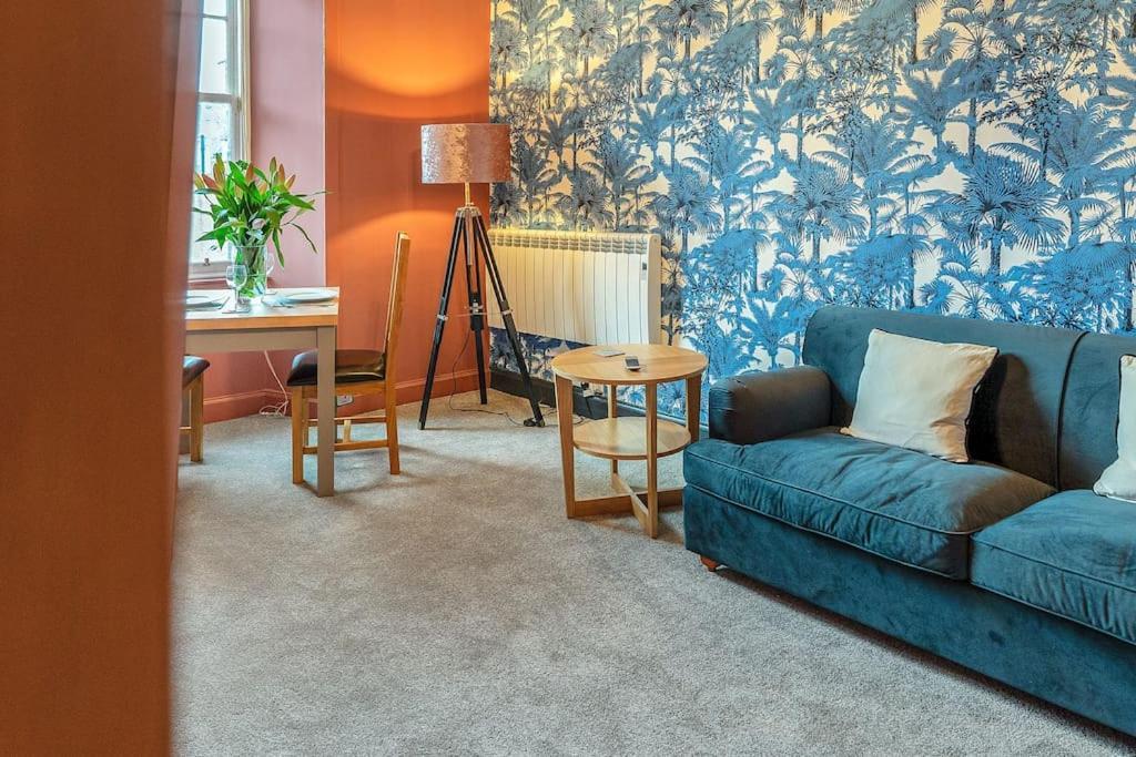 Boutique Modern Royal Mile Apartment Sleeps 4 Единбург Екстериор снимка