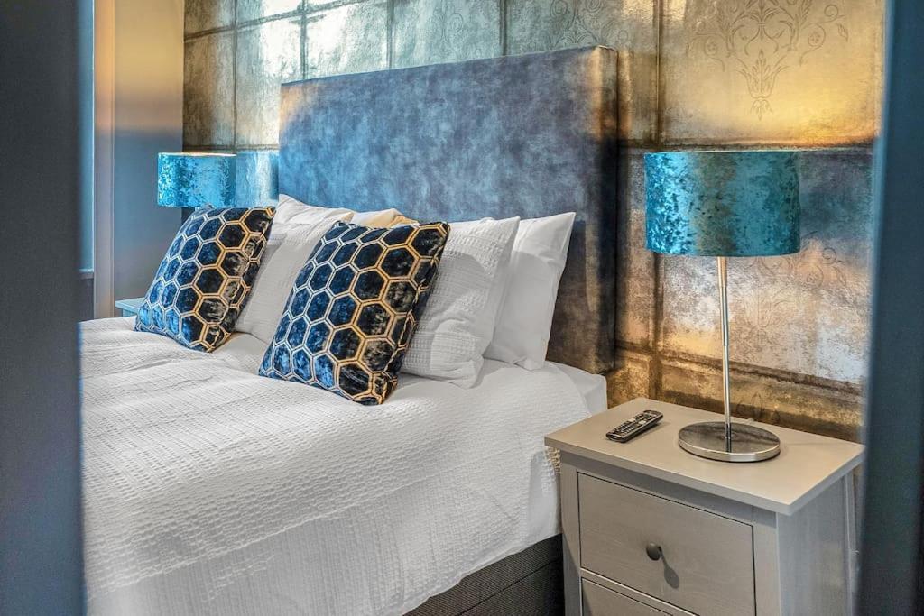 Boutique Modern Royal Mile Apartment Sleeps 4 Единбург Екстериор снимка