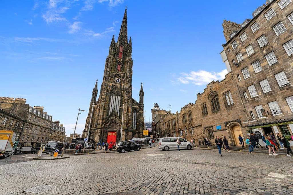 Boutique Modern Royal Mile Apartment Sleeps 4 Единбург Екстериор снимка