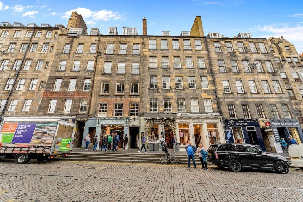 Boutique Modern Royal Mile Apartment Sleeps 4 Единбург Екстериор снимка