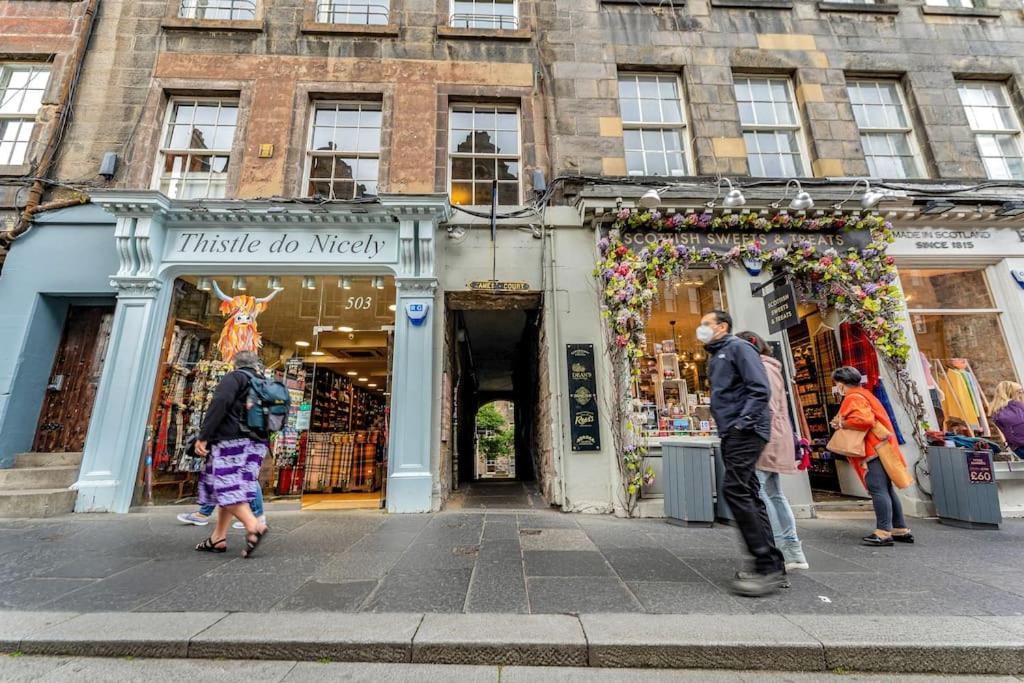 Boutique Modern Royal Mile Apartment Sleeps 4 Единбург Екстериор снимка