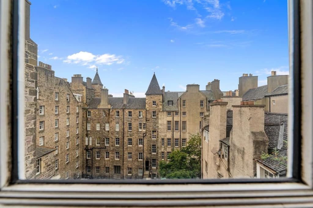 Boutique Modern Royal Mile Apartment Sleeps 4 Единбург Екстериор снимка