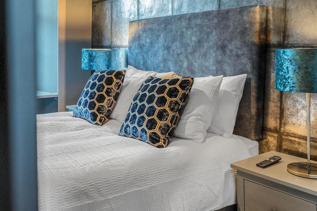 Boutique Modern Royal Mile Apartment Sleeps 4 Единбург Екстериор снимка