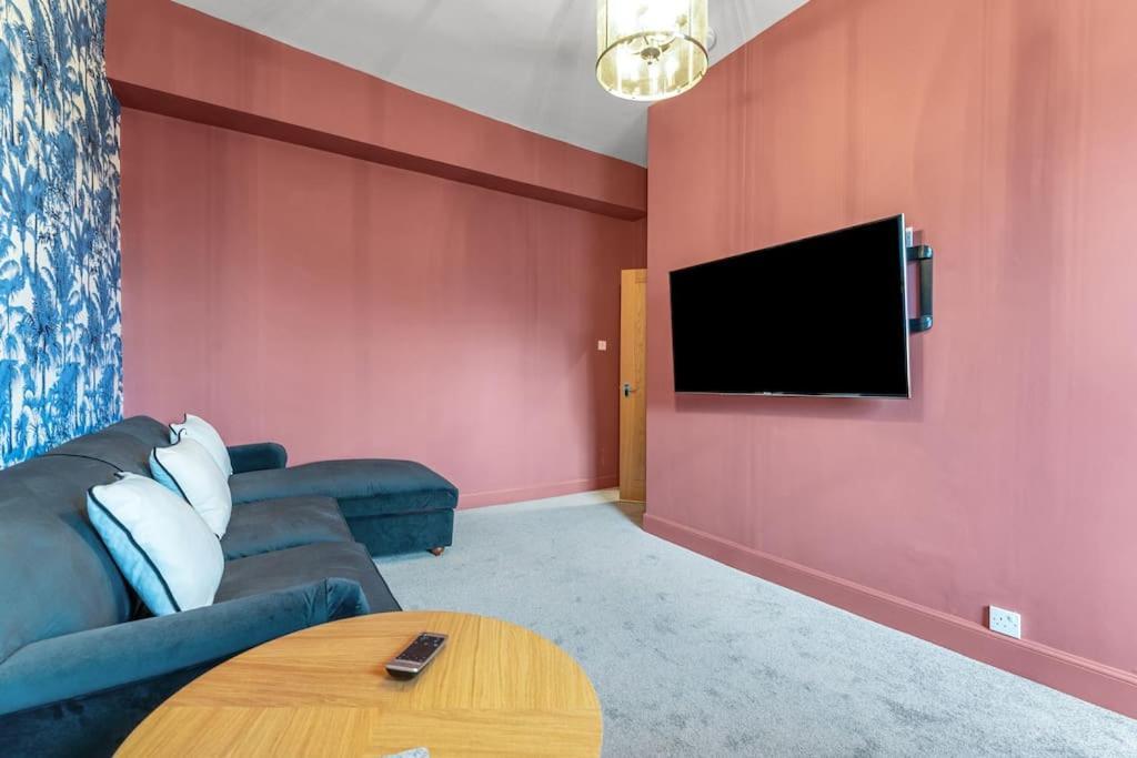 Boutique Modern Royal Mile Apartment Sleeps 4 Единбург Екстериор снимка