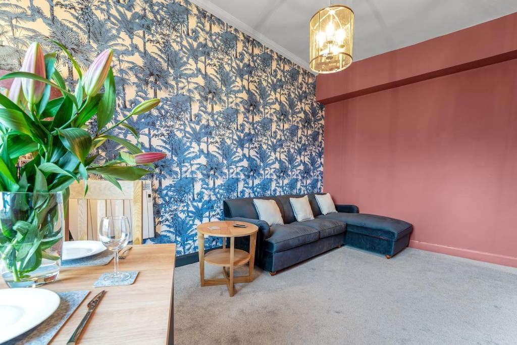 Boutique Modern Royal Mile Apartment Sleeps 4 Единбург Екстериор снимка
