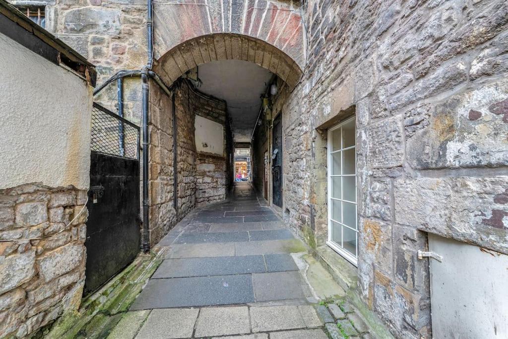 Boutique Modern Royal Mile Apartment Sleeps 4 Единбург Екстериор снимка